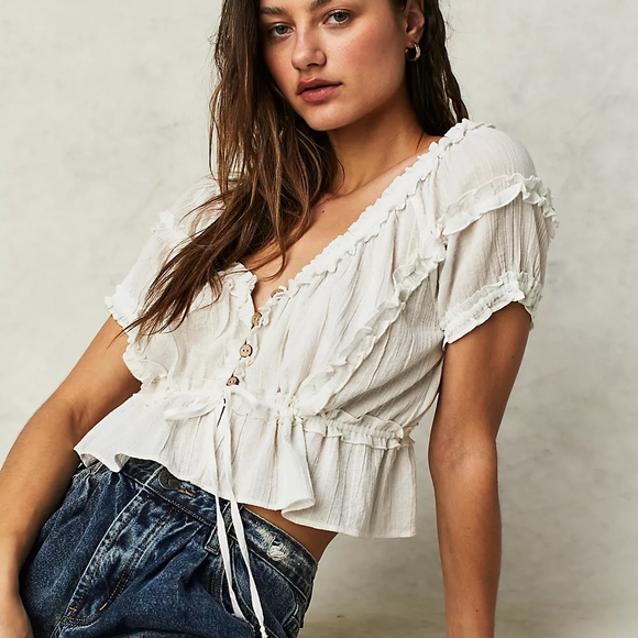 Free People Tops - Free People White Ruffled Blouse